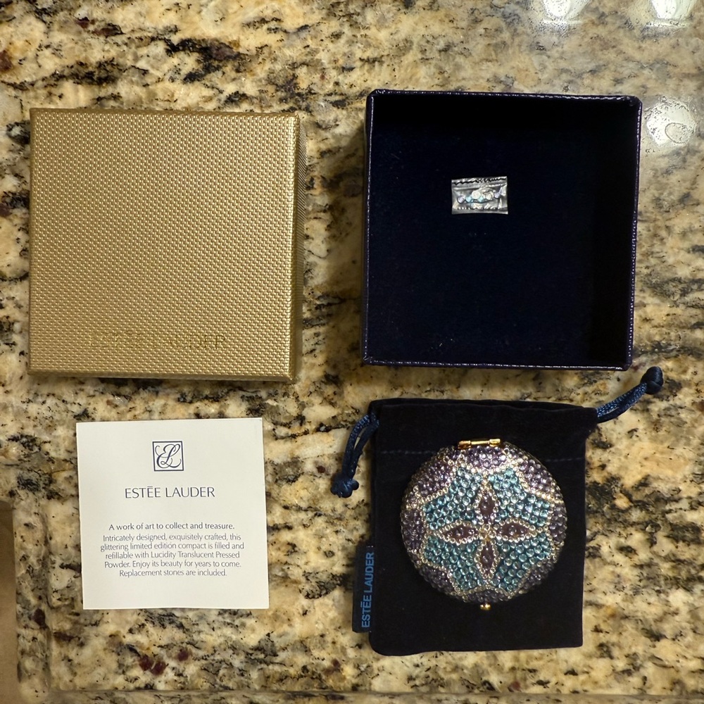 Estee Lauder Silver Shimmer Compact NEW in box, vintage 1990’s